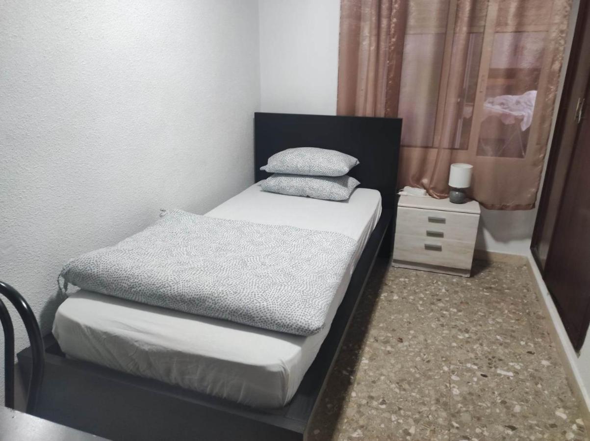 35-4- КОМНАТА в квартире для 1 человека в центре Аликанте Экстерьер фото