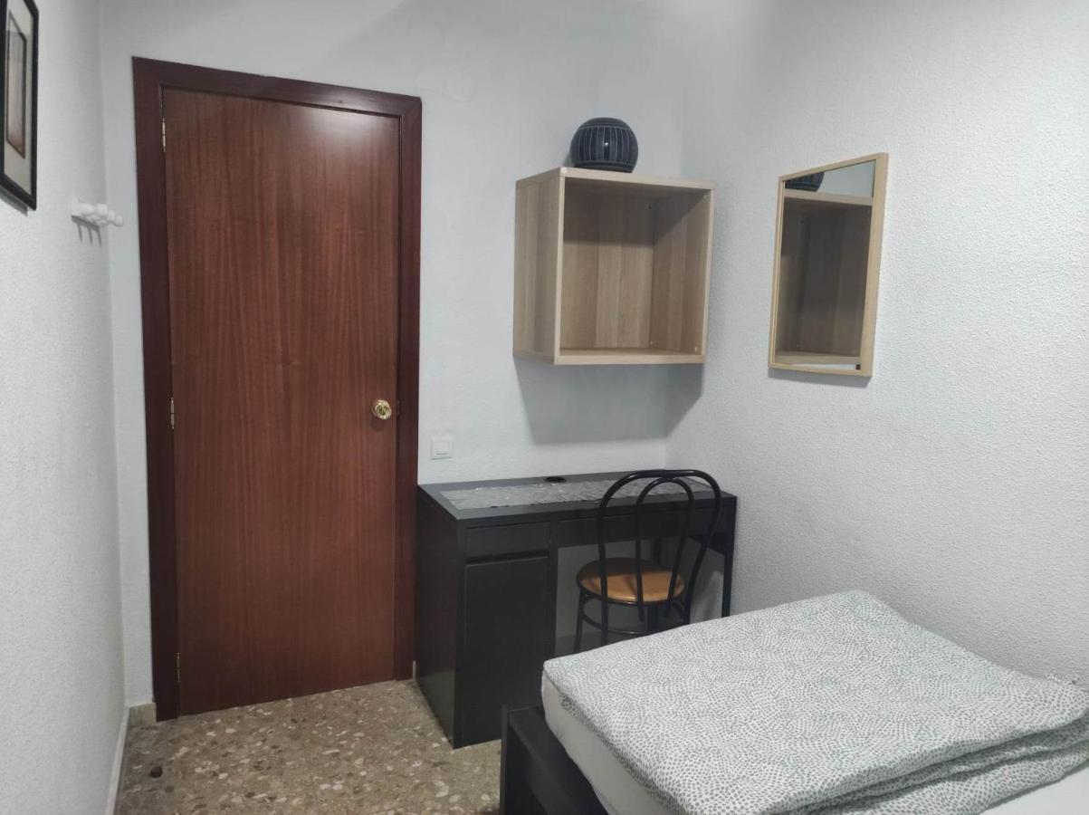 35-4- КОМНАТА в квартире для 1 человека в центре Аликанте Экстерьер фото